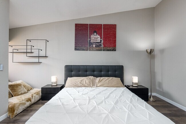 Building Photo - 2041 N 87th Way