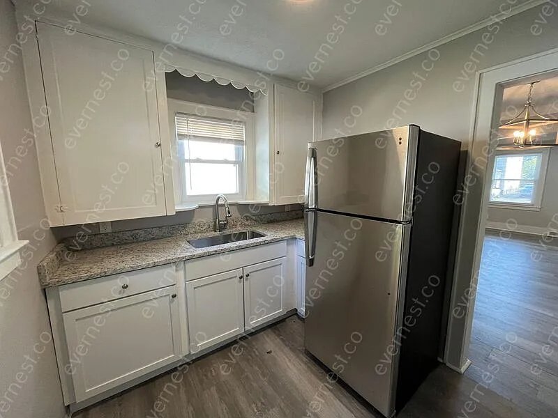 Building Photo - 3355 Curwood St