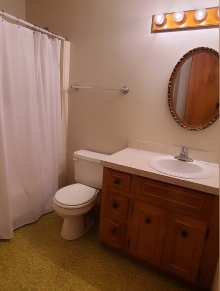 Building Photo - 495 Shadydale Dr