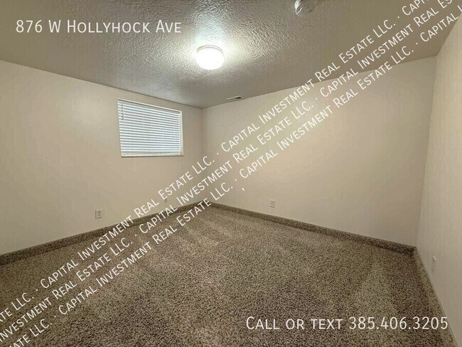 Building Photo - 876 Hollyhock Ave