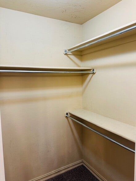 Building Photo - 1009 Harvest Dr