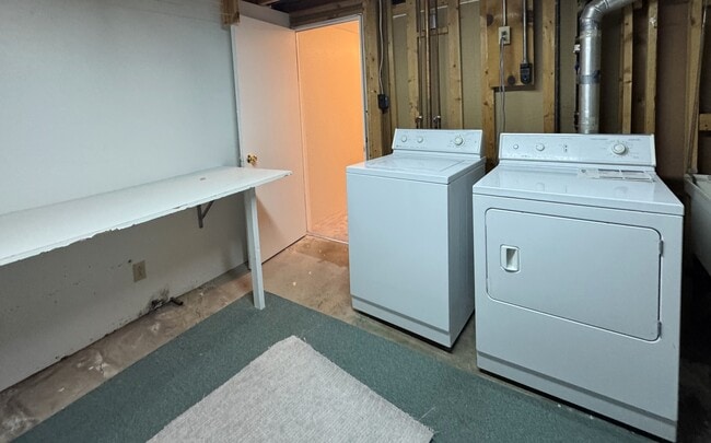 Building Photo - 3084 S Xanthia St