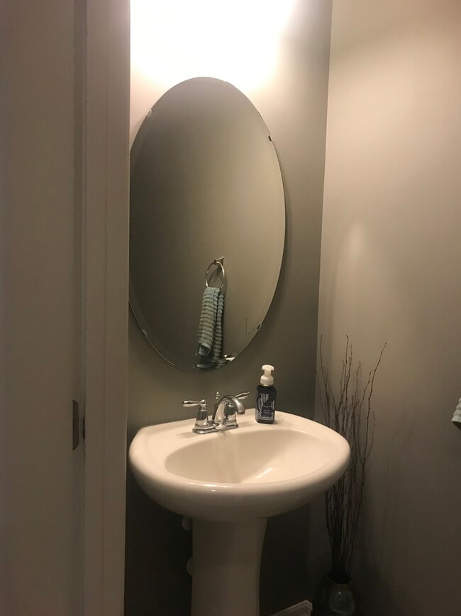 Building Photo - 880 Taramundi Dr