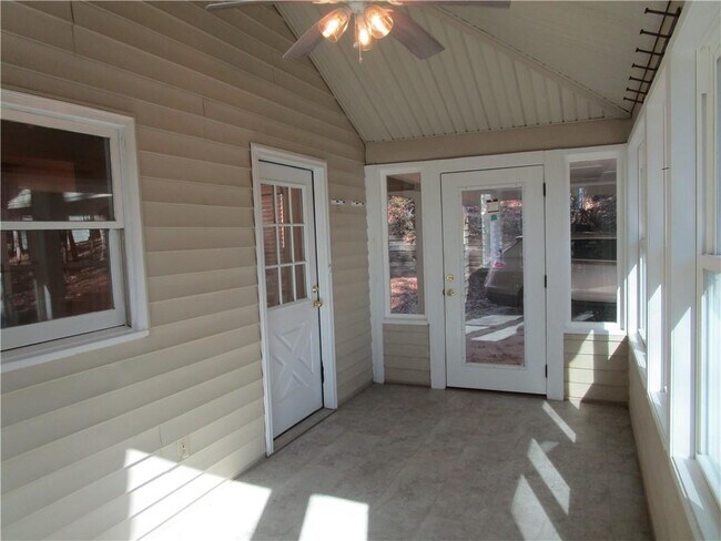 Building Photo - 2429 Thompson Mill Rd