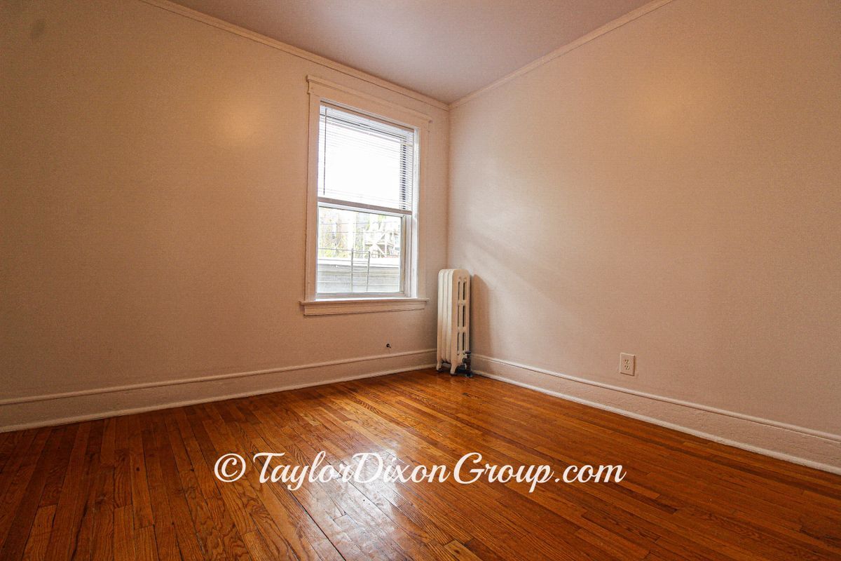 Building Photo - 506 E 70th St