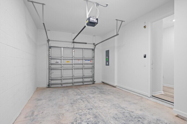 Building Photo - 7638 SW Lucy Ln