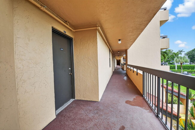 Building Photo - 2255 Lindell Blvd