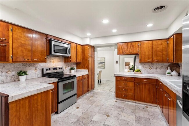 Building Photo - 105 John Anderson Dr