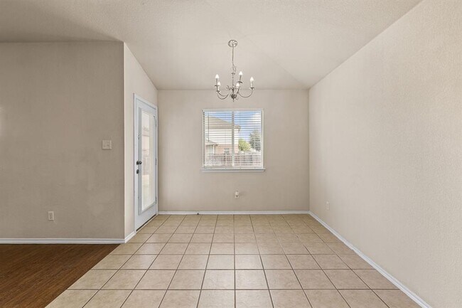 Building Photo - 4807 Golden Gate Dr