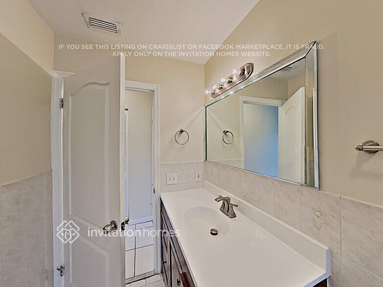 Building Photo - 16802 SW 143rd Pl