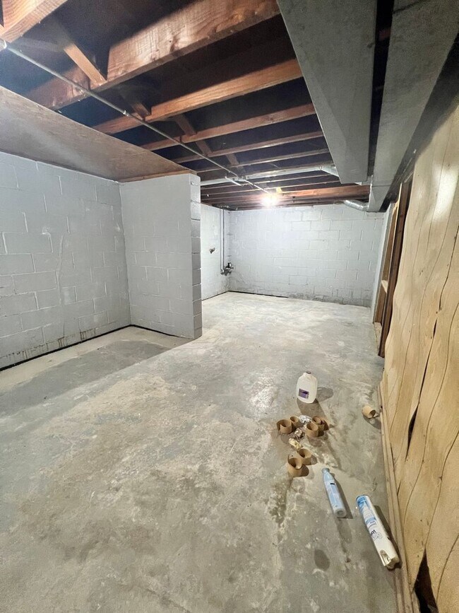 Building Photo - Nice S. Omaha House! 2 bed 1 bath, fully f...