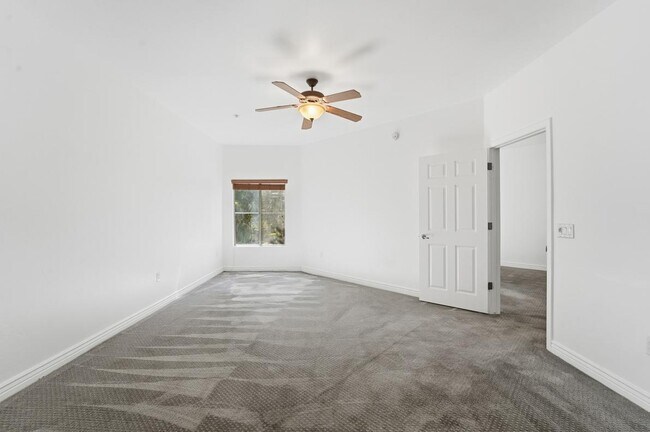 Building Photo - 5450 E Deer Valley Dr