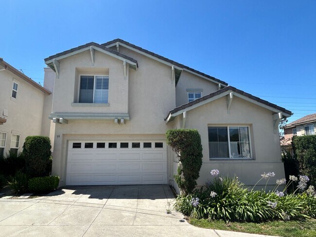Building Photo - Lovely 3 Bed 2.5 Bath Home in Gated Community in Stanton