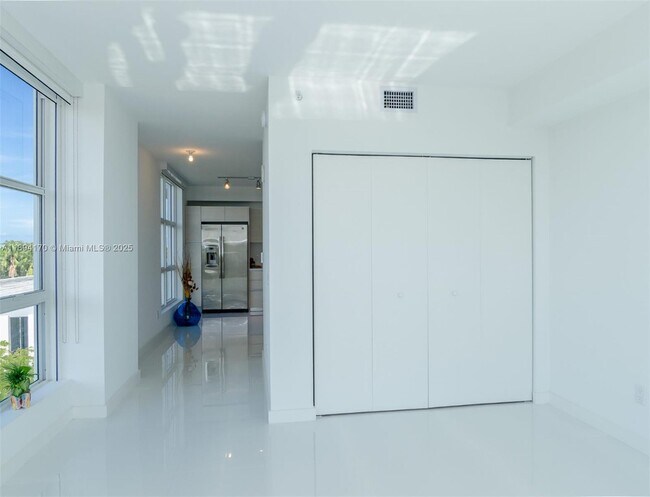 Building Photo - 4250 Biscayne Blvd