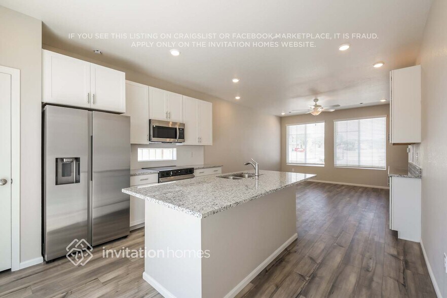 Building Photo - 3341 Streamwood Dr
