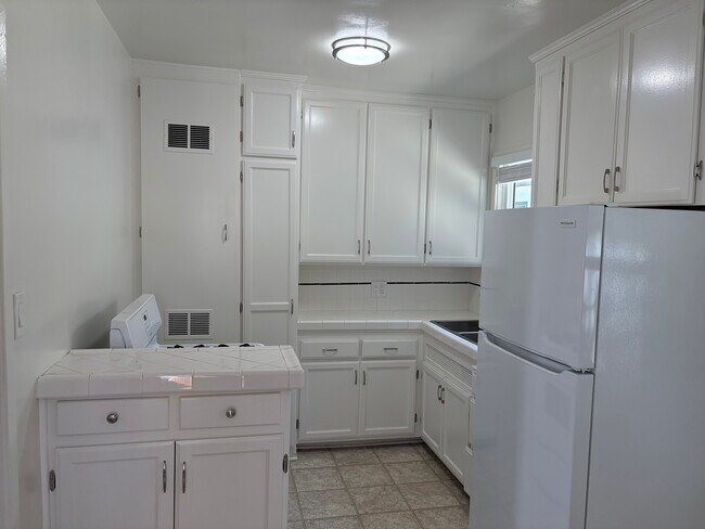 Kitchen - 2202 Ocean Park Blvd