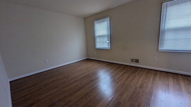 Building Photo - **Temporarily off the Market** Charming 3 Bed And 1.5 Bath Townhome In Georgetown South