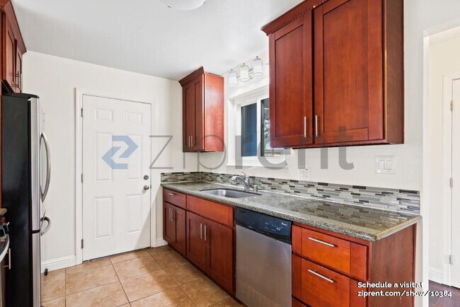 Building Photo - 3078 Deseret Dr