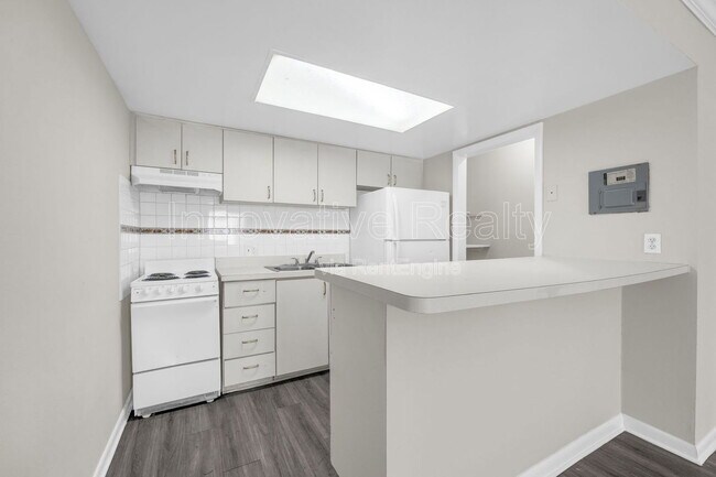 Building Photo - 5123 Curry Ford Rd