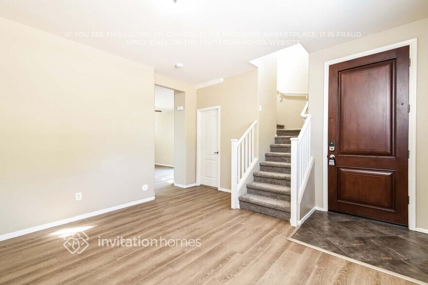 Building Photo - 4201 E Carla Vista Dr