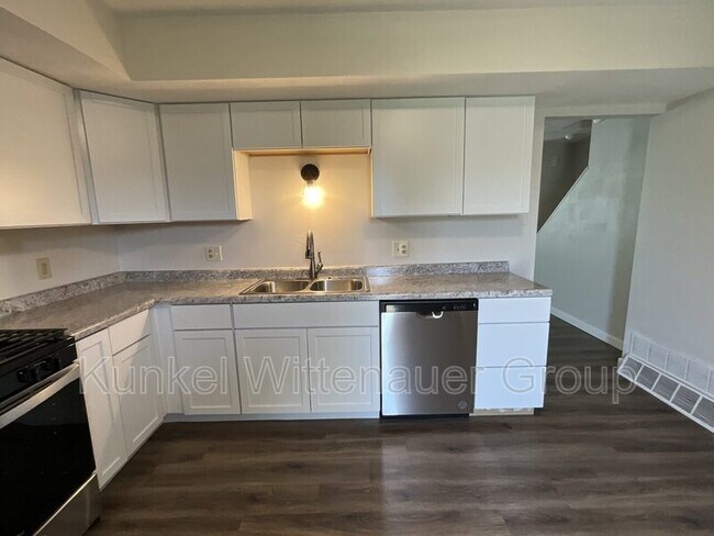 Building Photo - 1975 Nathan Ave