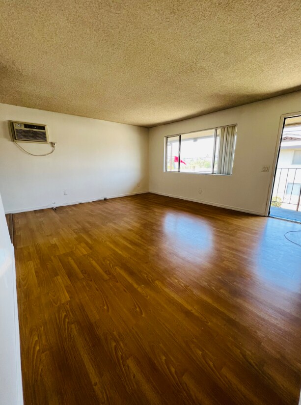 Building Photo - 2415 Pattiglen Ave