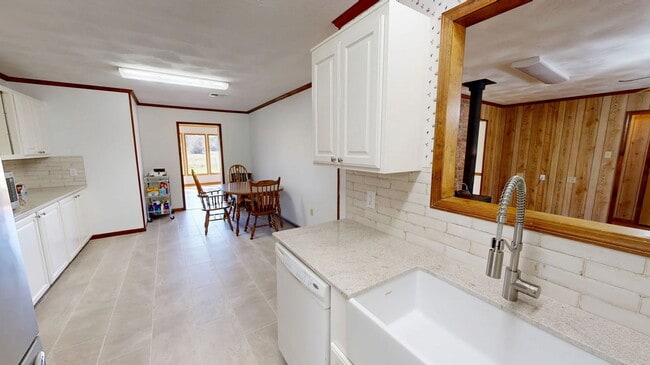 Building Photo - 497 High Hope Rd