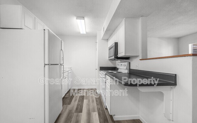 Building Photo - 401 N Cromwell Rd