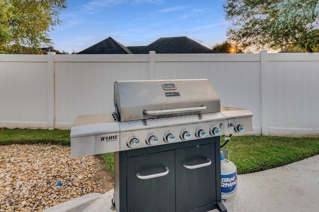 Building Photo - 1408 Aramore Dr SE
