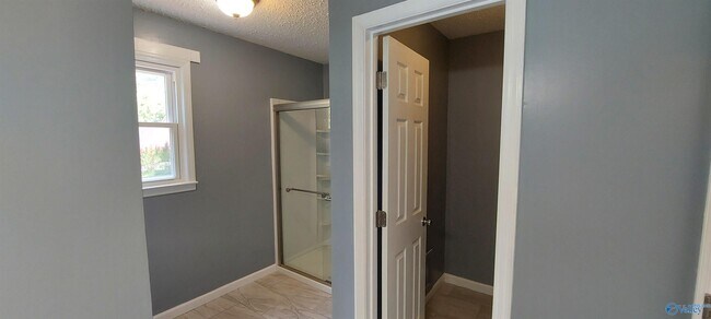 Building Photo - 13031 Camelot Dr SE