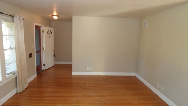 Building Photo - Old Towne Orange, Hardwood floors, Single Story House 3BR 2BA  2 car garage