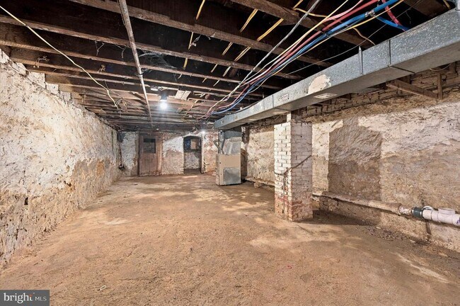 Building Photo - 66 Manheim St