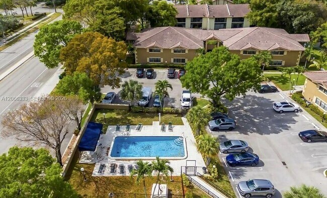 Building Photo - 2596 Riverside Dr