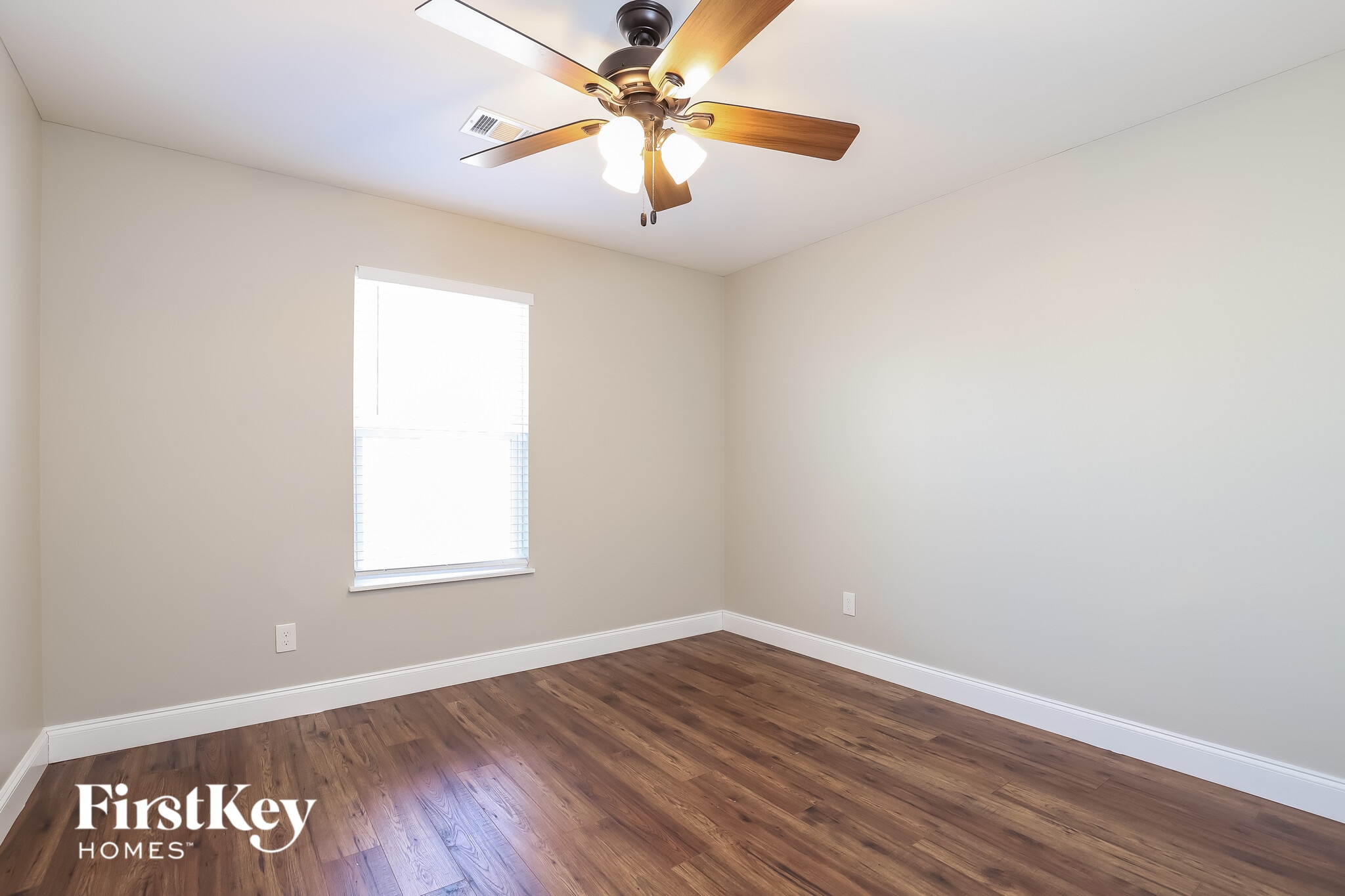 Building Photo - 17 Baker St