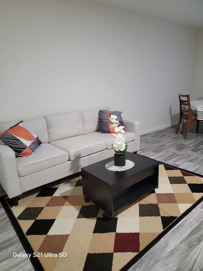 Building Photo - 170 Burnlea Rd