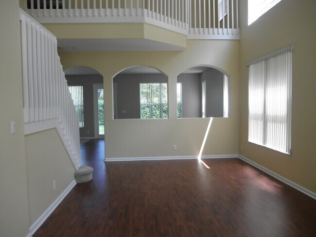 Building Photo - Thousand Oaks