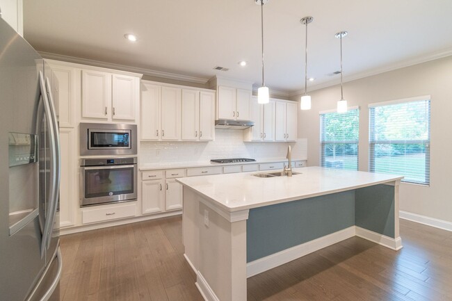 Building Photo - Spacious & Elegant 4 Bedroom Home in Fort ...