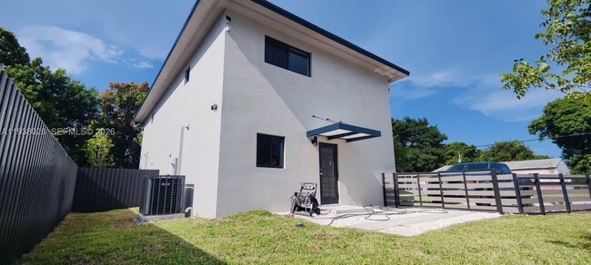 Building Photo - 1901 NW 51st Terrace