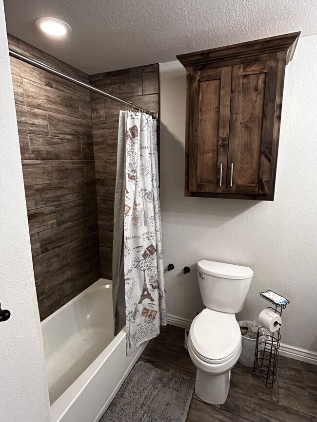 Building Photo - Water Included - Newer 2 Bedroom 1.5 Bathroom Town Home Now Pre-leasing with Upcoming move in!!!!