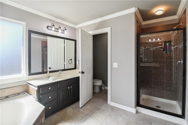 Building Photo - 4 NE Dawn Hills Dr