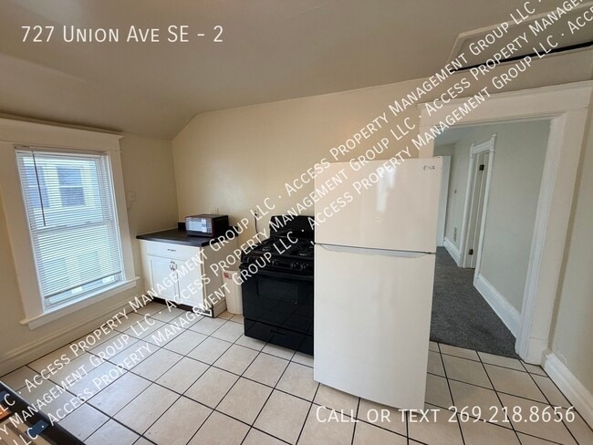 Building Photo - 727 Union Ave SE