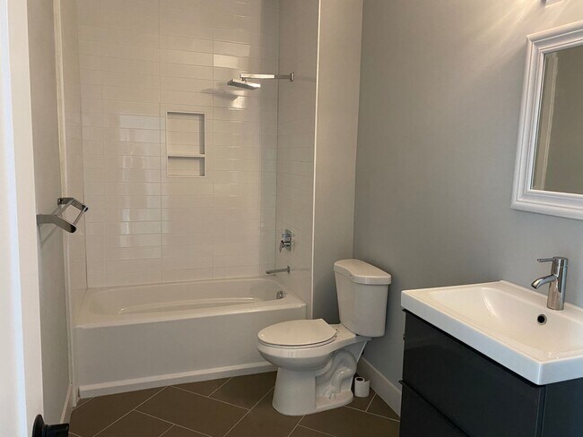 Building Photo - Modern 1 Bed, 2 Bath with Rooftop Patio! **Available to view 5/20**