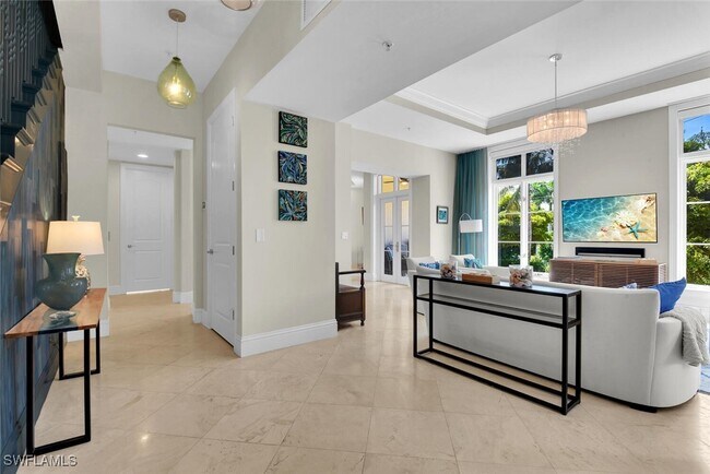 Building Photo - 684 10th Ave S