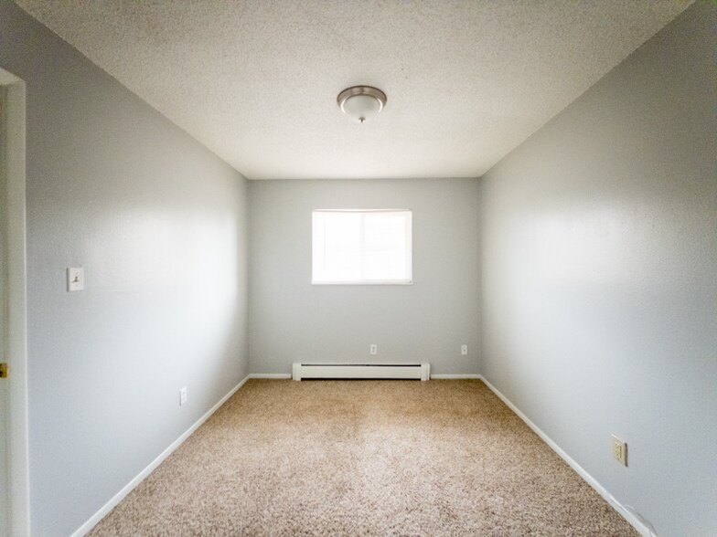 Building Photo - 2136 Friendship Pl