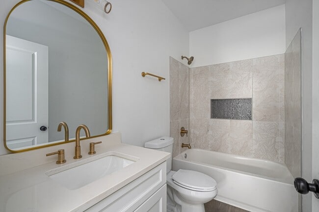 Building Photo - 637 E Anderson St