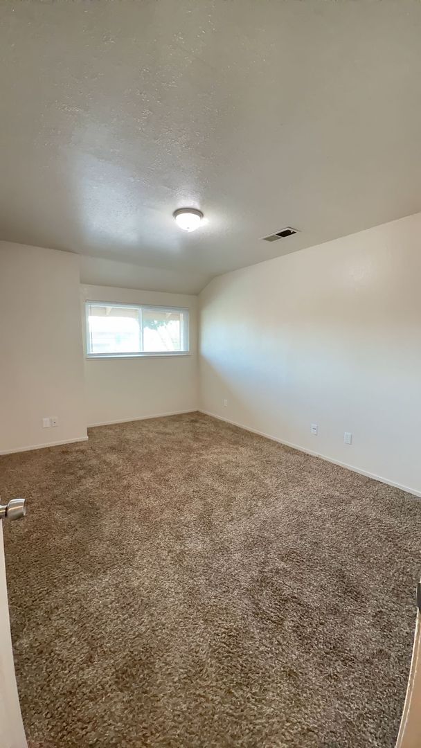 Building Photo - 2646 Pinedale #2 3 bed 1.5 bath Condo