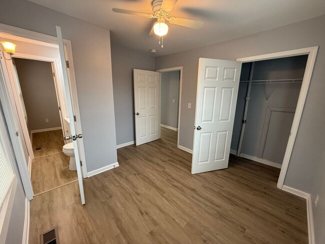 Building Photo - Great Rossville Home