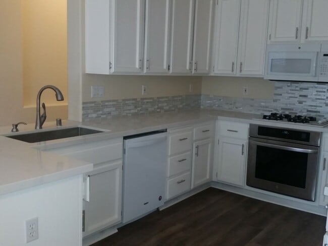 Building Photo - Spacious 4-Bedroom Home in a Great Neighborhood!