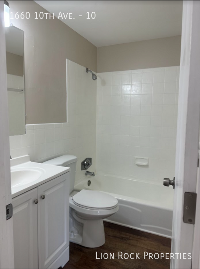 Building Photo - One-Bedroom Unit in Newport for $1,199/mon...