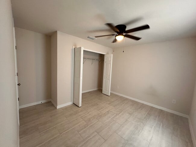 Building Photo - 129 NE 6th Ave